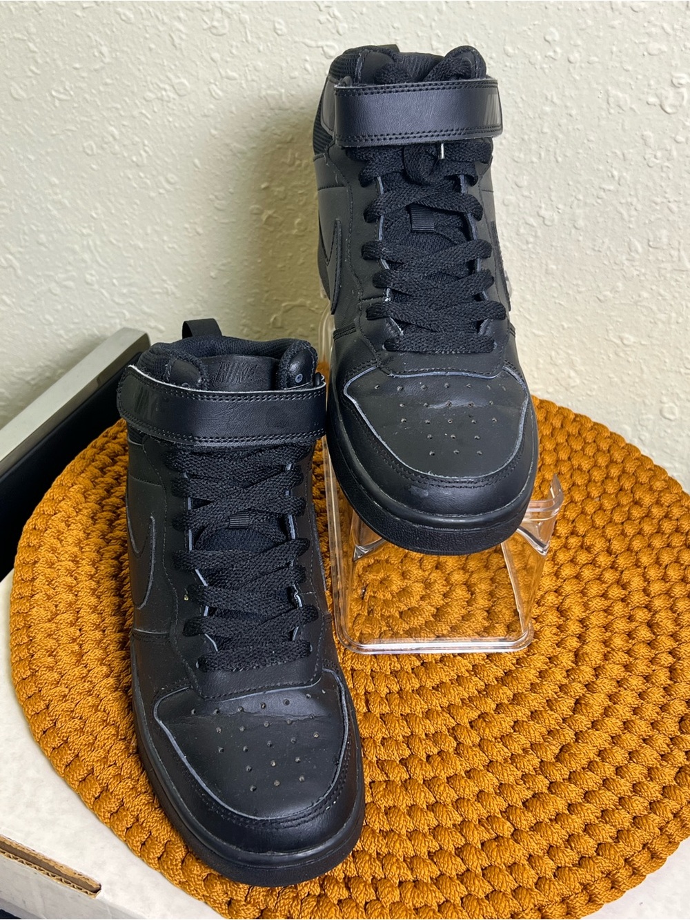 Nike - Boys Size 6Y - Court Borough - Mid 2 Black Basketball Sneakers